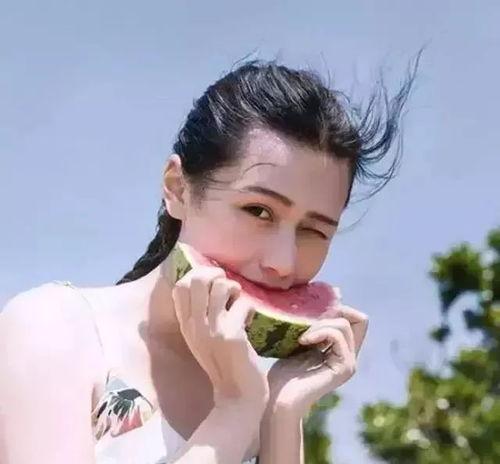 情侣头像吃瓜西瓜,揭秘“吃瓜西瓜”背后的爱情故事